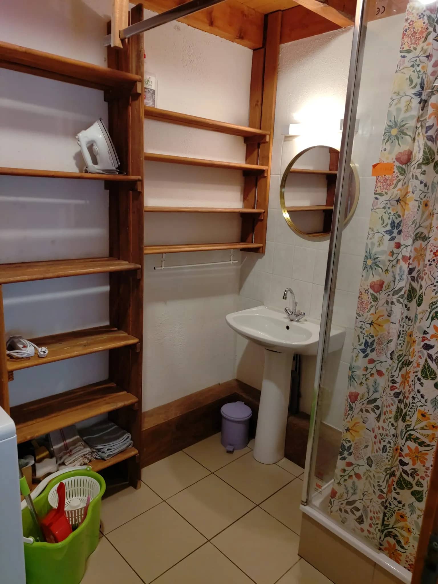 Salle de bains avec douche de l'appartement Le Grand Bec
